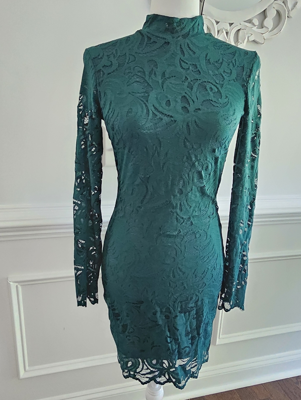 NWT Long Sleeve Lace Sheath Dress in Emerald Green Size 6